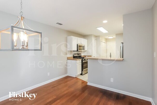 Building Photo - 1529 Edgemoor Ln