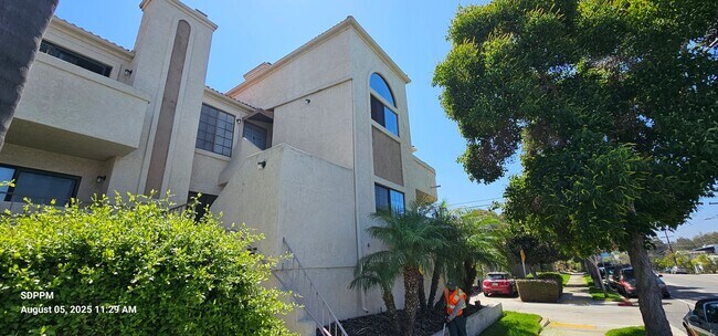 Building Photo - HILLCREST - SAN DIEGO - Nice 2 Bedroom / 2...
