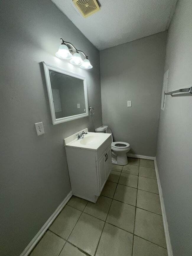 Building Photo - 5020 Shirley Ann Dr
