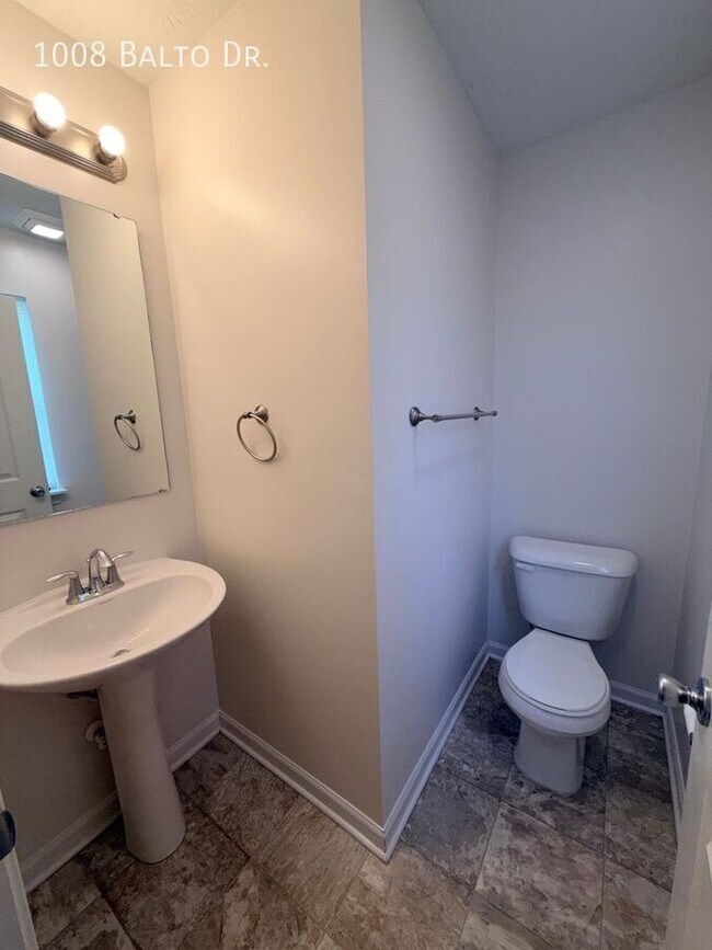 Building Photo - 1008 Balto Dr