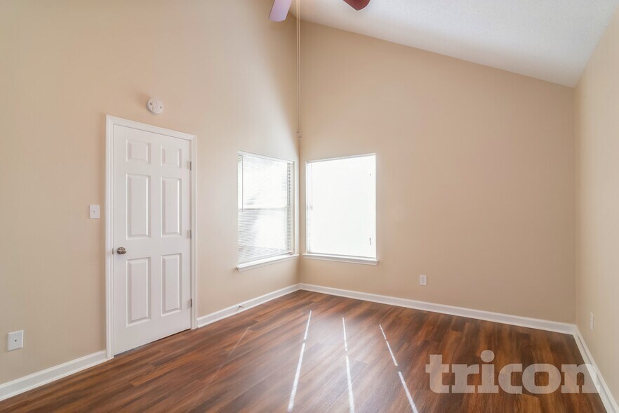 Building Photo - 16027 Hidden Acres Dr