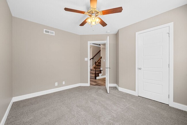 Building Photo - Pet Friendly Five Bedroom!