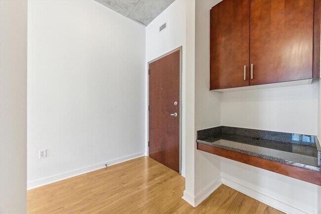 Building Photo - 360 Nueces St