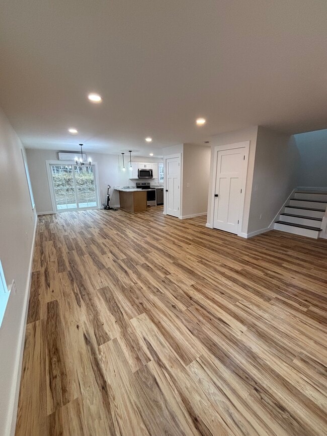 Building Photo - 20 Pond Rd