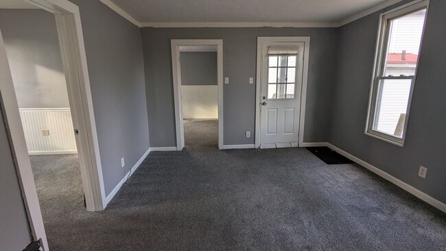 Building Photo - Charming 3-bedroom, 1-bathroom home located in the heart of Akron