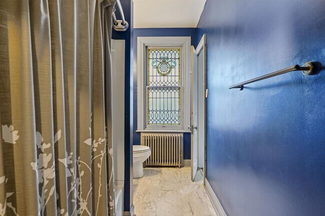 Building Photo - Spacious 5 Bedroom, 1.5 Bath Home in York,...