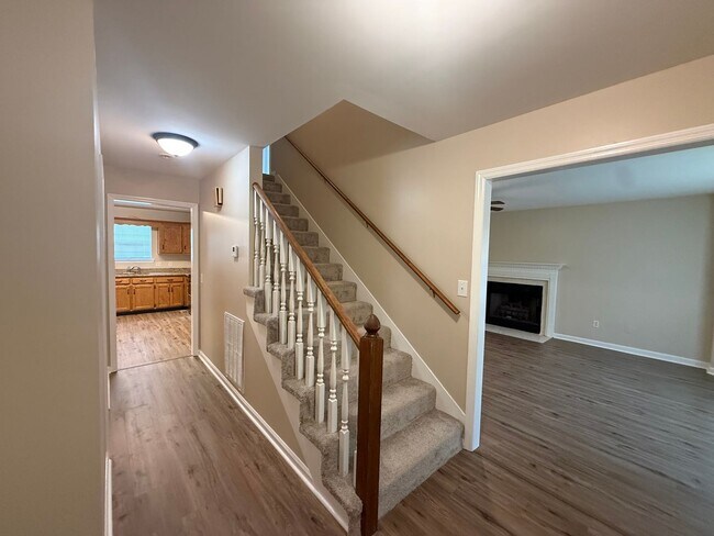 Building Photo - 5500 Misty Valley Dr