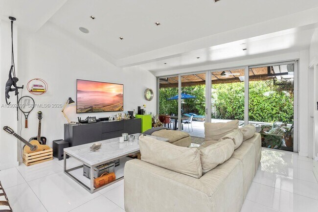 Building Photo - 570 NE 52nd Terrace