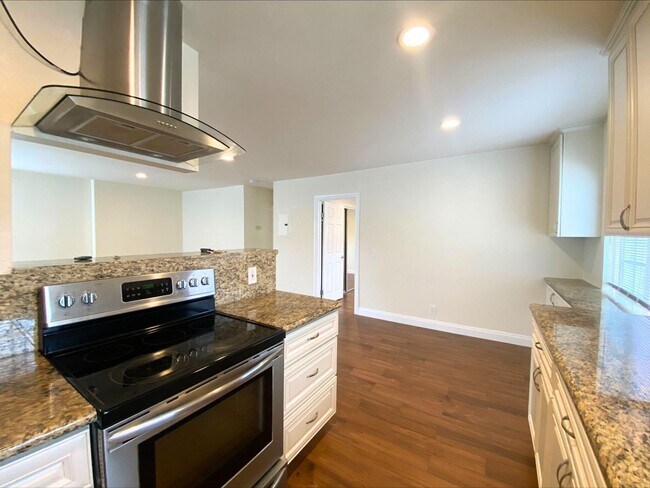 Building Photo - Luxury Spacious 2BD Apartment Home! AC! Wa...