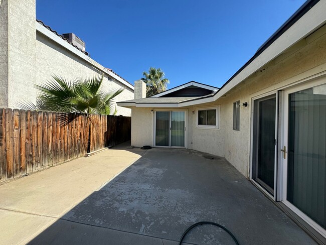 Building Photo - Southwest 4 bedroom with Solar