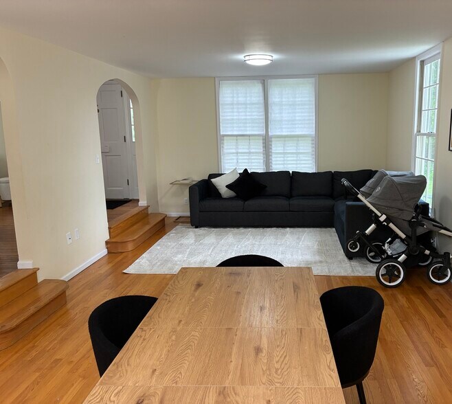 Building Photo - 22325 Fairmount Blvd