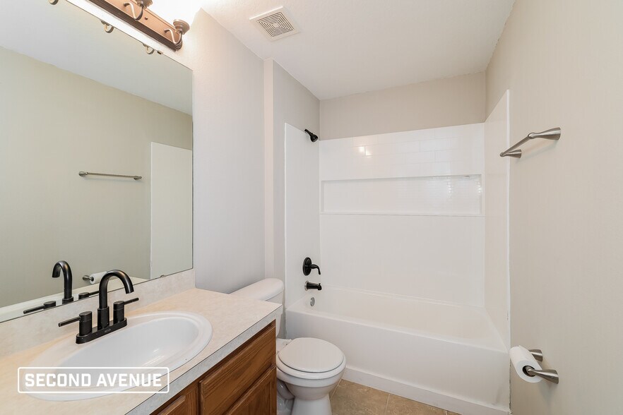Building Photo - 704 Cockatoo Ct