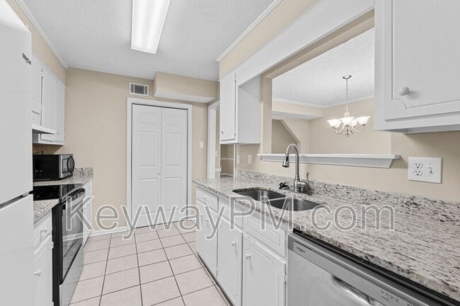 Building Photo - 3920 Almon Dr