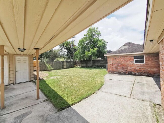 Building Photo - 10307 Cedarhurst Dr