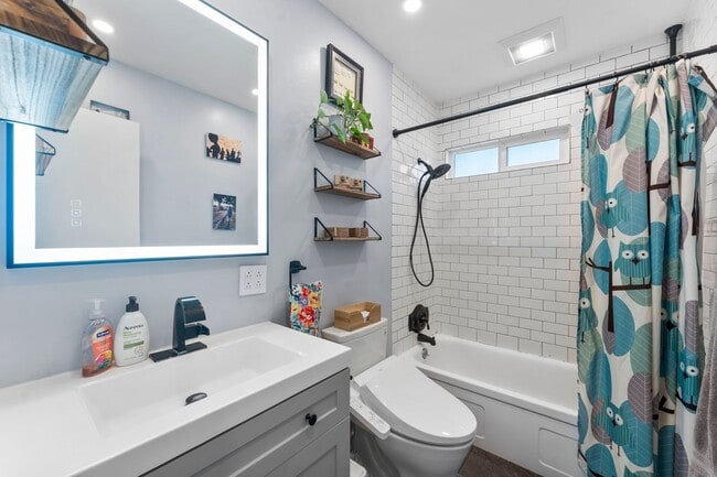Building Photo - SPACIOUS 4 BEDROOM/2 BATHROOM HOME FOR REN...