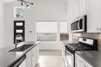 Building Photo - 6201 Caddie St