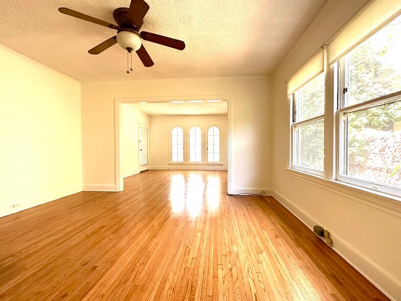 Formal Dining - 1138 N Gardner St