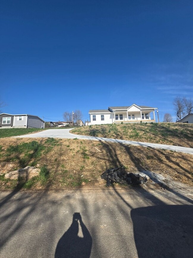 Building Photo - 324 Wilson Hurst St