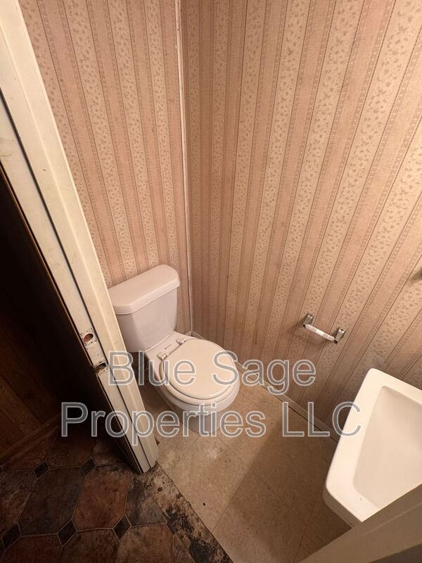 Building Photo - 575 S 4th St