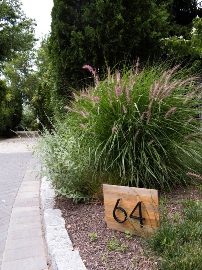 Building Photo - 64 Beckys Path