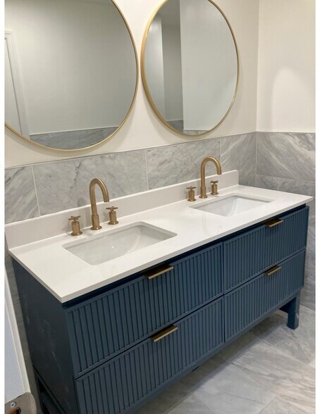 Bathroom Sink - 2442 1st St