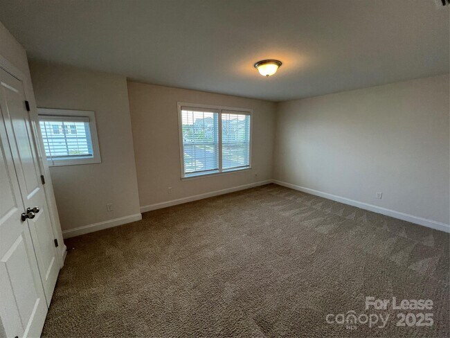 Building Photo - 196 Longleaf Dr