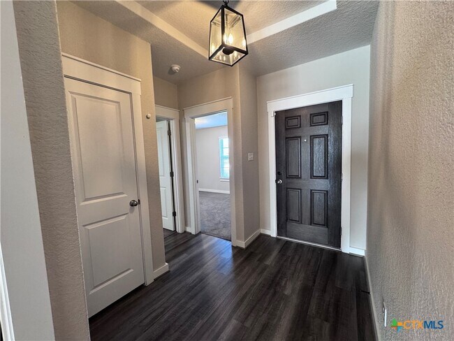 Building Photo - 300 Colthorpe Ln