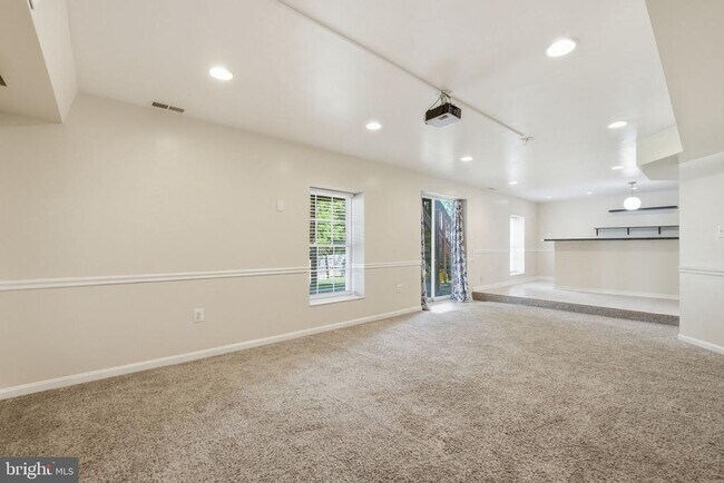 Building Photo - 11 St Marks Ct