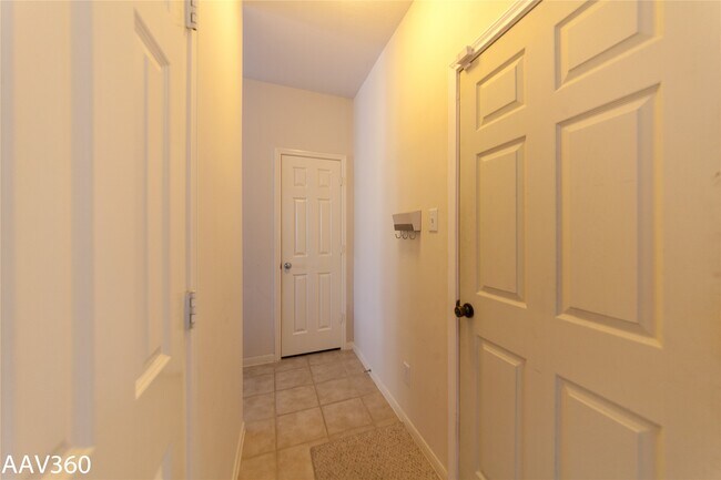 Building Photo - 2943 Meadowglen Crest