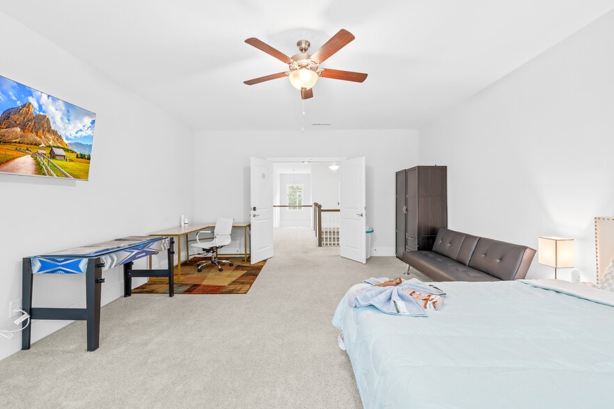 Building Photo - Room in House on Grace Ln