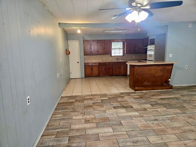 Building Photo - 860 Bingman Dr