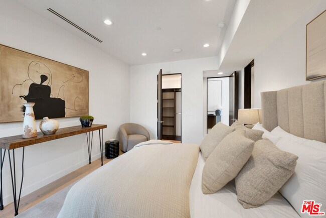 Building Photo - 3116 Elvido Dr