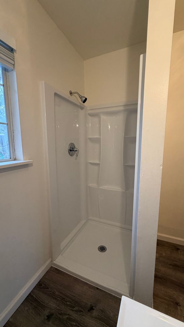 Building Photo - 924 E Yosemite Ave