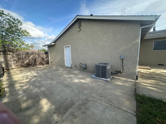 Building Photo - Recently Updated 4 Bedroom Home with Yard