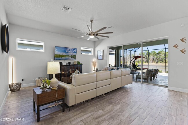 Building Photo - 636 Mosaic Blvd