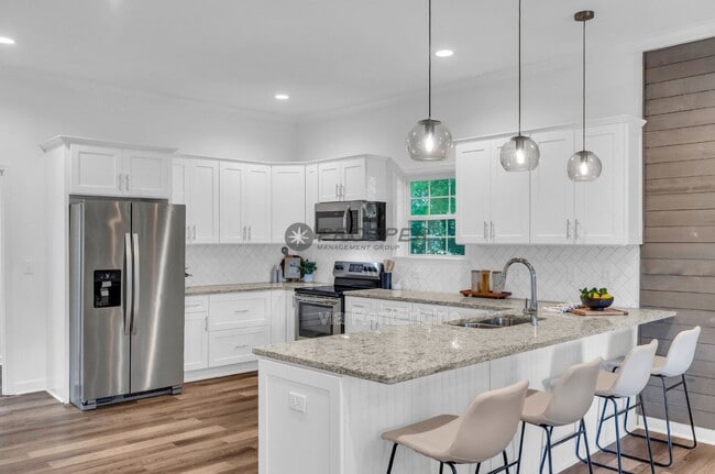 Building Photo - 44 4th Ave