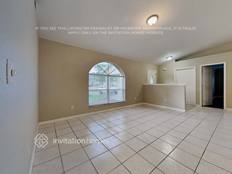 Building Photo - 2252 S Chamberlain Blvd