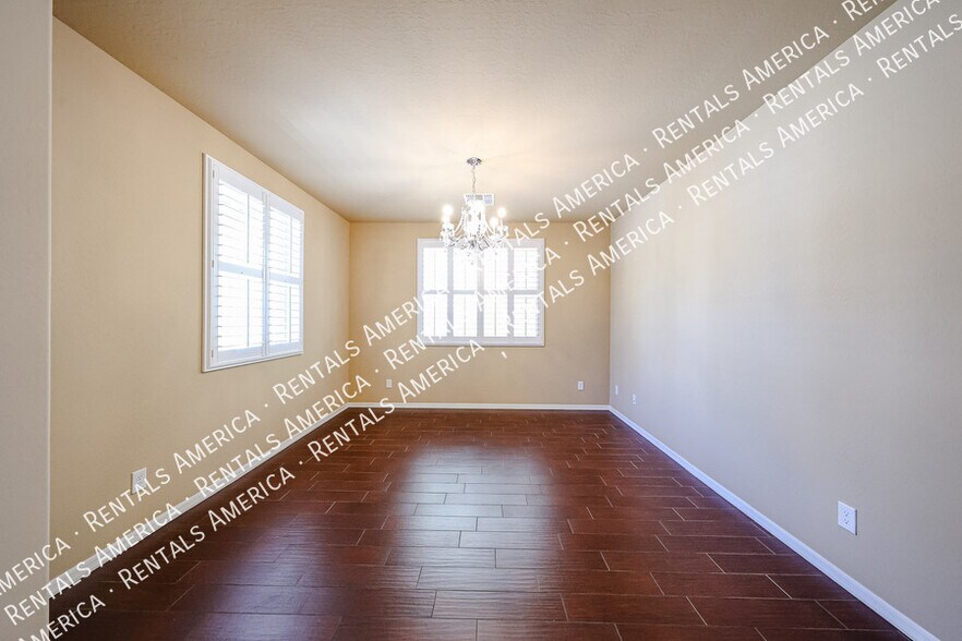 Building Photo - 3575 S Jasmine Dr
