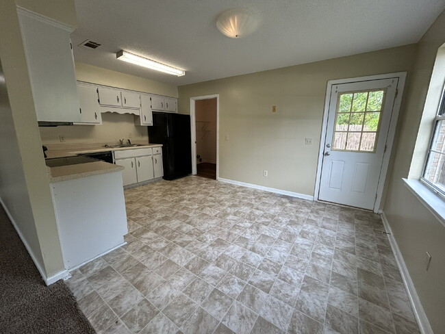 Building Photo - Home For Rent