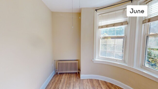 Building Photo - ROOM ONLY in 8-bed/3.5-bath Home
