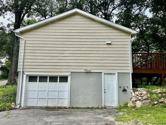 Building Photo - 15 Quogue Rd