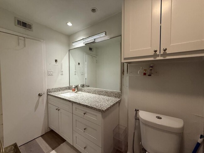 Building Photo - 8211 Katy Fwy