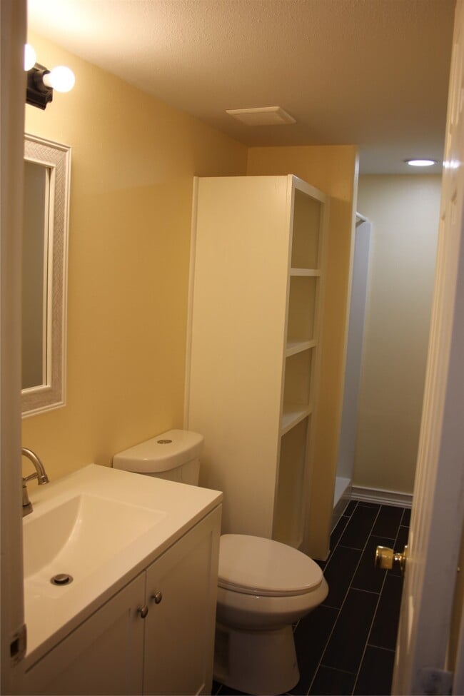 Building Photo - 7540 Ashburn St