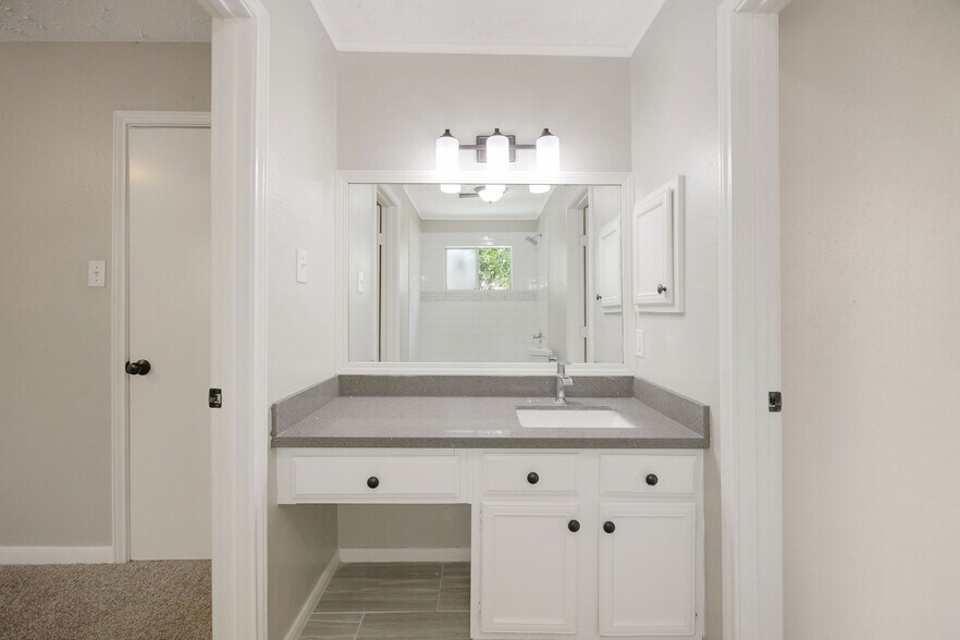 Building Photo - 909 Littleport Ln