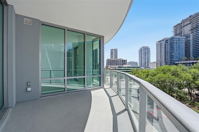 Building Photo - 400 Central Ave