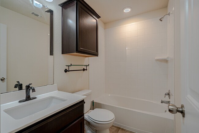 Building Photo - 121 Hematite Ln
