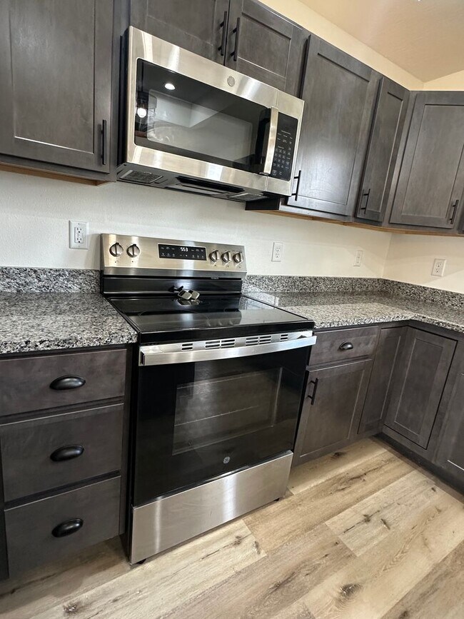 Building Photo - 3 Bedroom 2 Bath Built in 2025