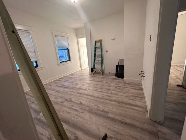 Building Photo - Remodeled 5 Bedroom 1 Bath Single Family Home