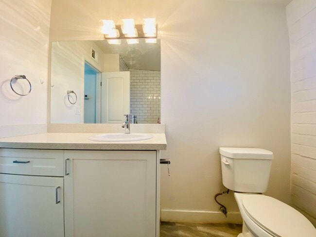 Building Photo - 1/2 Off First Full Month's Rent! Spacious Design Meets Modern Living in this Private 2 bedroom 1 ...