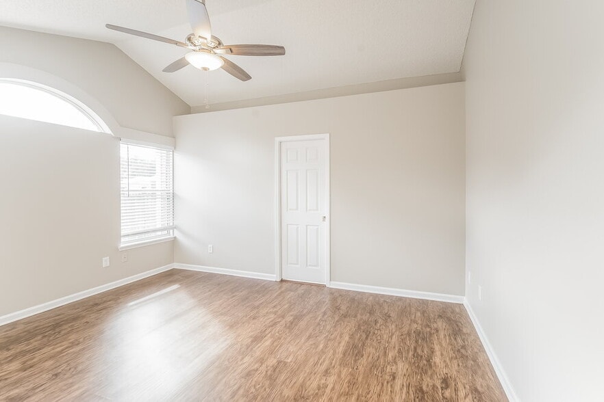 Building Photo - 338 Wildberry Ct